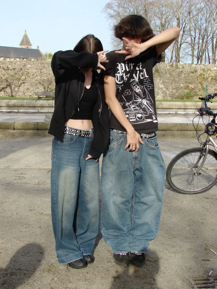 Parejas Y2k, Skateboard Couple, Skater Couple, Y2k Couple, Emo Couple, Thrift Fits, Emo Couples, Baggy Outfit Ideas, Grunge Couple