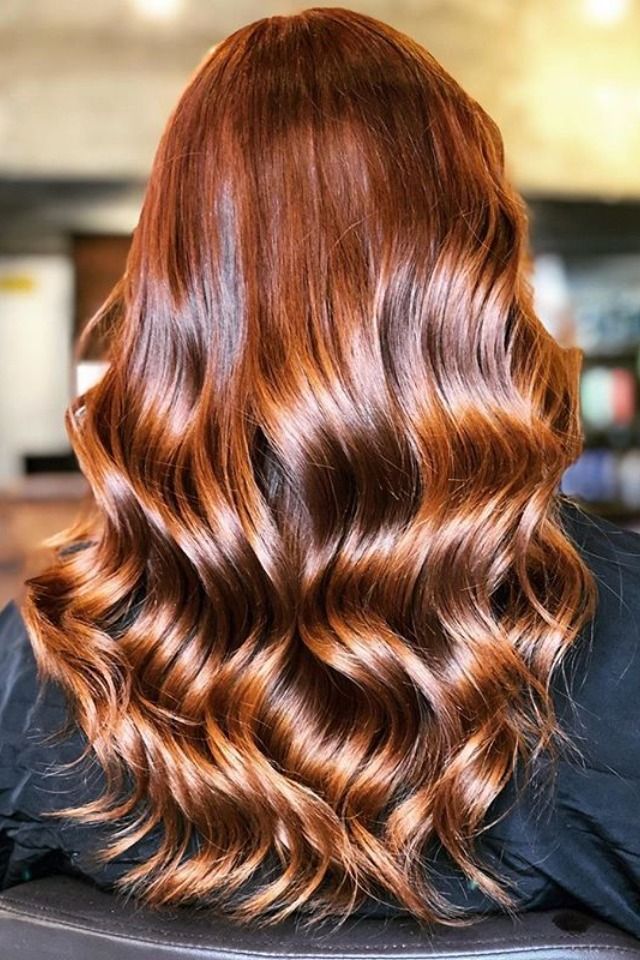 If you ever thought that a hair glaze and a gloss were interchangeable salon terms—you’re not alone. But, they’re actually not! Glaze On Brown Hair, Red Hair Glaze, Hair Color Gloss, Amber Hair Colors, Apple Cider Hair, Light Auburn Hair Color, Vs Hair, Red Hair Color Shades, Red Hair Colors