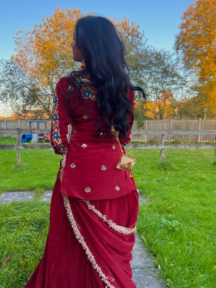 Red Suit Indian, Punjabi Girl Aesthetic, Simple Punjabi Suits, Nagar Kirtan, Red Sharara, Punjabi Girl, Simple Indian Suits, Suit Indian, Desi Dress