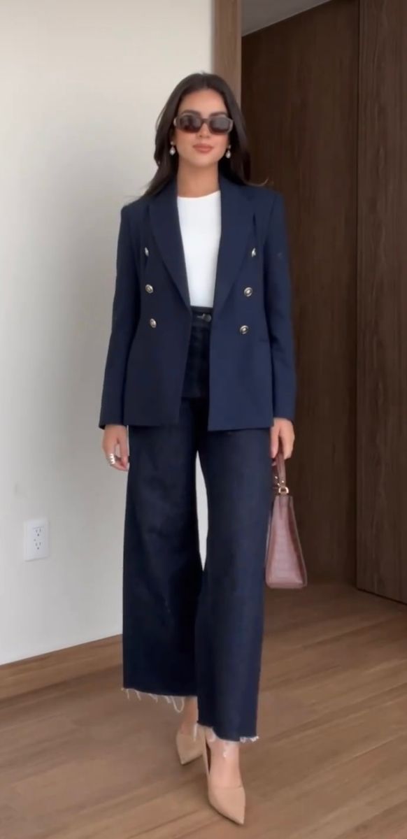 Navy Blue Corporate Attire, Navy Blazer Summer Outfit, Navy Vest Outfits For Women, Blazer Azul Outfit, Outfit Blazer Azul Marino, Navy Blazer Outfit Women Work, Navy Vest Outfit, Navy Blue Blazer Outfit Women, Navy Blazer Outfit Women