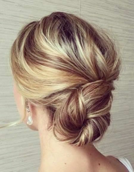 formal hair color with unqiue hair color updos for thin hair Casual Hair Updos, Updo Casual, Fine Hair Updo, Chignon Simple, Trendy We Fryzurach, Wedding Hair Trends, Vlasové Trendy, Peinados Recogidos, Breakfast At Tiffany's