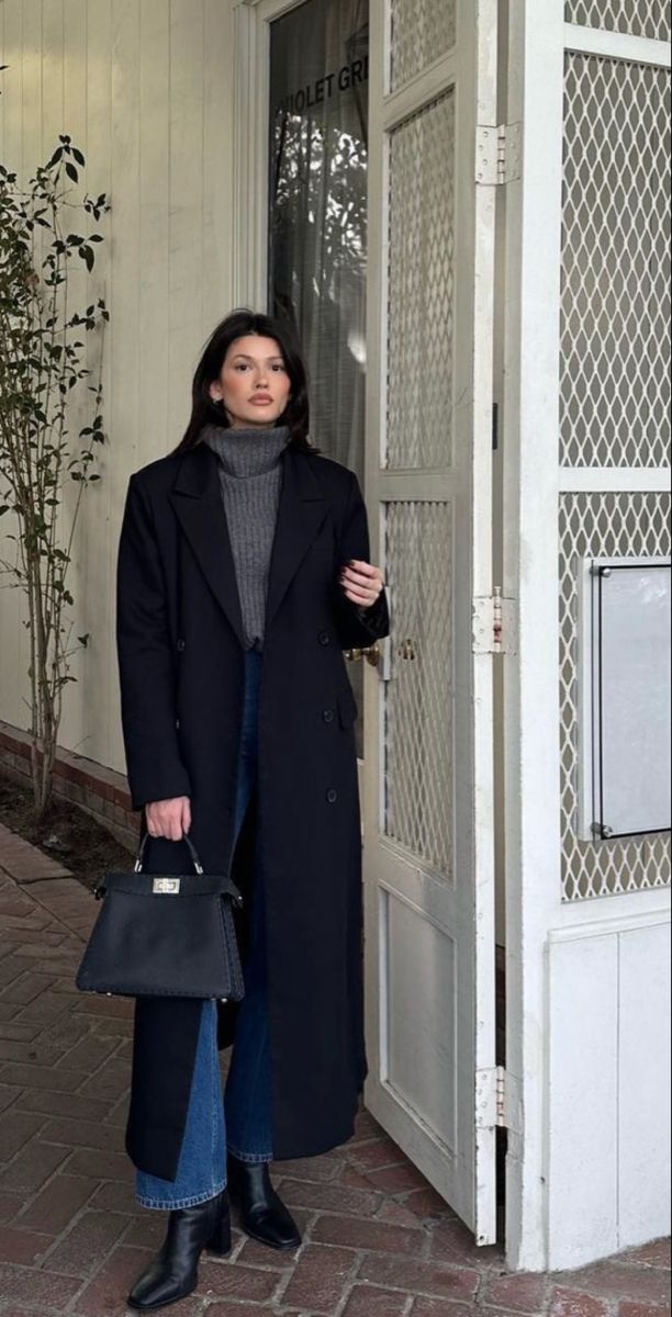 European Winter Outfits Classy, Classy Coat Outfit, Winter Model Outfit, Want To Dress Like This, Oxford Winter Outfit, Dress And Trousers Outfit, Long Navy Coat Outfits, Nancy Meyers Aesthetic Fashion, Italian Outfits Women Winter