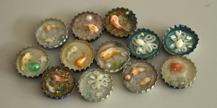 there are many small bottle caps with animals on them