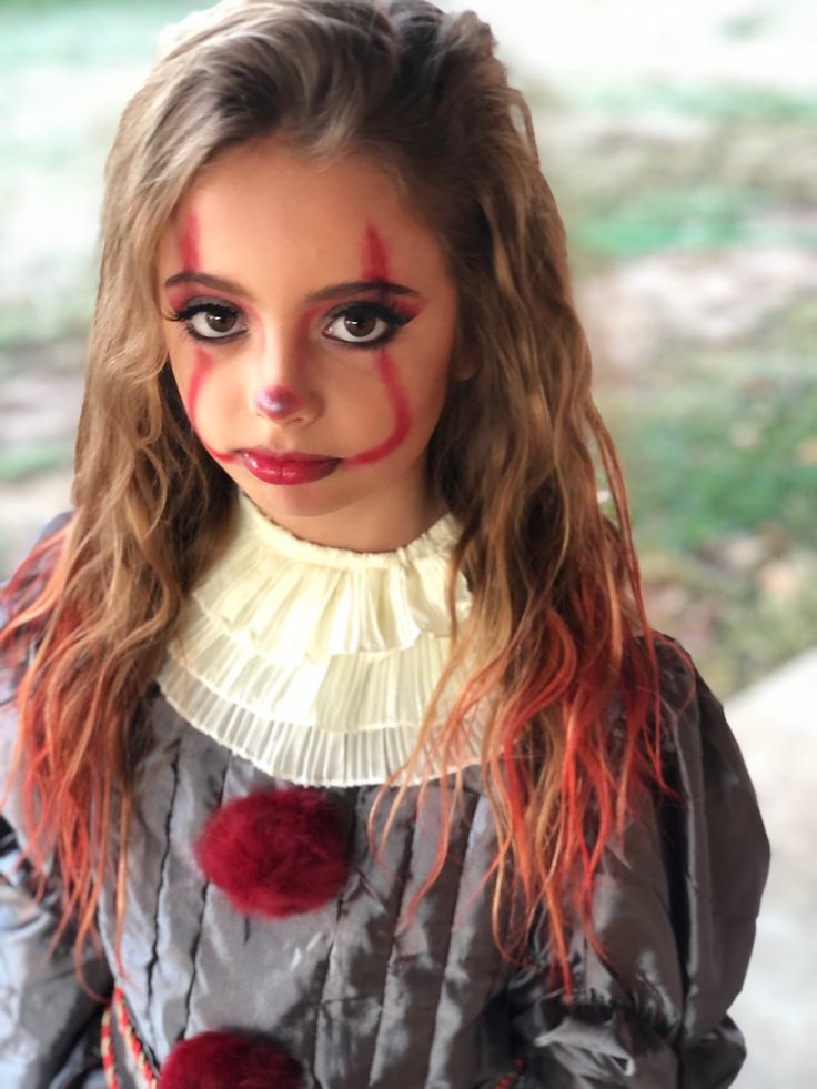 Pennywise Halloween Costume Girls Clown Costume Pennywise Inspired Makeup, Pennywise Make Up Girl, Pennywise Makeup Girl Kid, Kids Pennywise Makeup, Pennywise Makeup Girl, Pennywise Costume For Kids, Halloween Ideas Costumes, Carrie Halloween Costume, Pennywise Halloween Costume