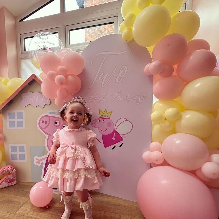 Peppa Pig Birthday Party 1st, Diy Peppa Pig House Backdrop, Peppa Pig Birthday Backdrop, Peppa Birthday Party Ideas, Peppa Theme Birthday Party, Peppa Pig Backdrop, Peppa Pig Themed Birthday Party, Pig Themed Birthday Party, Pig Birthday Decorations