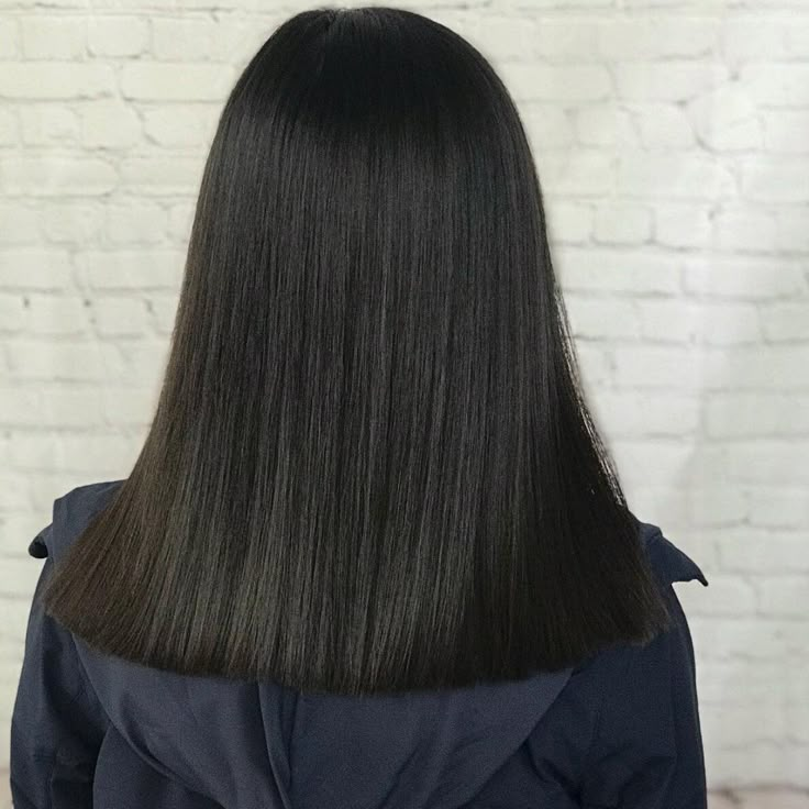 Classic Mid-Length Haircuts Hair Cuts Mid Length Straight, Square One Length Haircut Long, Single Length Haircut Long, One Length Straight Hair, Even Haircut Medium, Back Length Haircut, Mid Back Haircut Straight, Square Line Haircut, One Length Haircuts Short