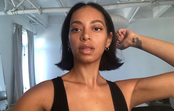 Solange Knowles Makeup, Solange Short Hair, Solange Knowles Hair, Solange Knowles, Midlength Haircuts, Trending Haircuts, New Energy, Hair Transformation, Hairstyles Haircuts