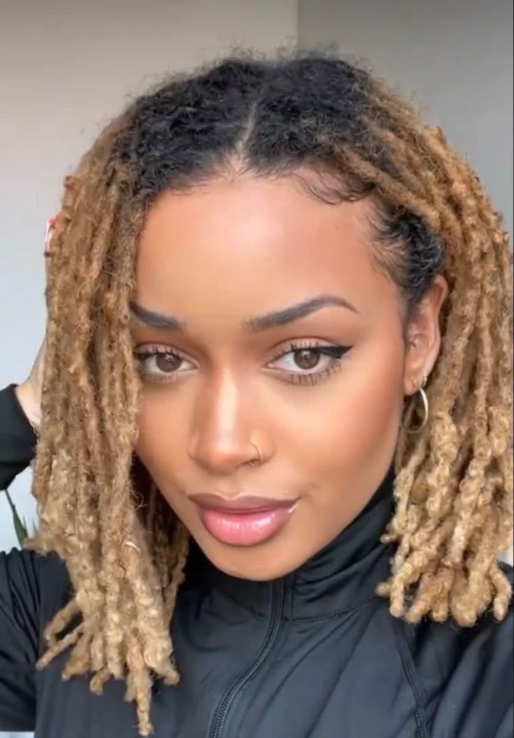 Blonde Ombré Locs, Highlighted Locs Black Women, Locs Colors Ideas, Locs Hair Color Ideas For Black Women, Two Tone Locs Black Women, Blond Locs Black Women, Dreadlock Color Ideas Black Women, Blonde Dreads Black Women, Ombre Locs Black Women