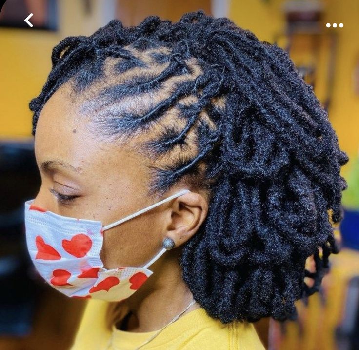 Atlanta Makeup, Hairstyles Dreads, Dreads Styles For Women, Dreadlocks Hairstyles, Short Dreads, Natural Dreadlocks, Hair Locs, Cute Dreads, Twisted Hair