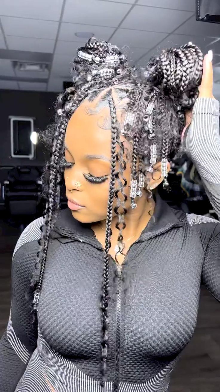 Creative Braid Styles For Black Women, Shirt Knotless Braids With Beads, Short Bohemian Knotless Braids With Beads, Short Boho Knotless Braids With Beads, Bohemian Knotless Braids With Beads, Short Boho Braids With Beads, Curly Braids With Beads, Bohemian Braids With Beads, Boho Knotless Braids With Beads