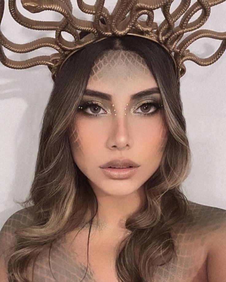 Madussa Halloween Makeup, Madussa Face Makeup, Medusa Make Up Easy, Medusa Make Up Ideas, Halloween Medusa Makeup, Halloween Costumes Women Medusa, Halloween Makeup Medusa, Medusa Makeup Look, Black Mini Dress Halloween Costume