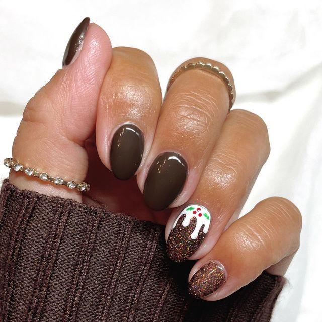 Christmas Nails Brown, Christmas Nails Glitter, Simple Christmas Nails, Nail Designs Christmas, Xmas Nail Designs, Nail Art Noel, Christmas Nails Diy, Festive Nail Designs, Brown Nails Design