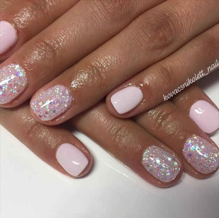 Short Nails With Gel Polish, Glitter Shellac Nails Short, Nye Nails Gel Short, Dip Nail Designs Short Nails, Bubble Bath Nails With Sparkles, Gel Nails Ideas Pink And White, Summer Nails 2023 Gel Short Pink, Pink Gold Nails Short, Spring Nails With Sparkle