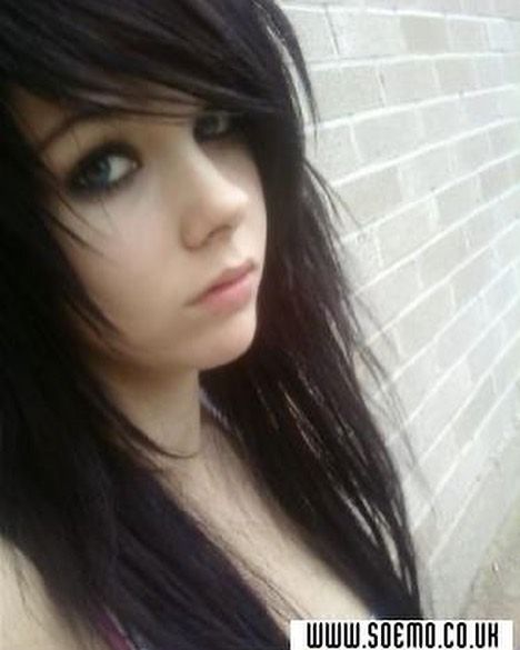 2000s Scene Hairstyles, Emo Hair Styles Long, Grunge Sleaze Aesthetic, Cute Emo Haircuts, Emo Hair Inspiration, Black Emo Hairstyles, How To Style Scene Hair, Emo Haircuts For Women, Emo Girl Haircut