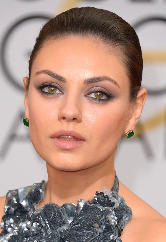 an image of a woman with green eyeshades on the red carpet at the golden globe awards