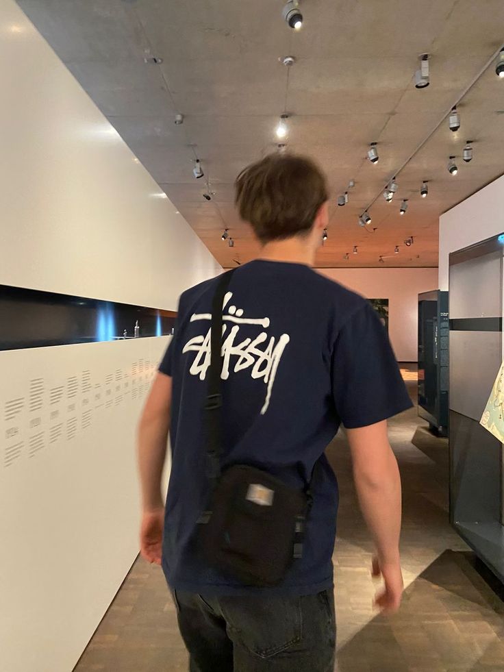 Stussy Shirt Aesthetic, Stussy Mens Outfit, Stussy Tee Outfit, Stüssy Aesthetic, Stussy Tshirt Outfit, Stussy Outfit Men, Stussy Tshirt, Stussy Tee, Stussy Style