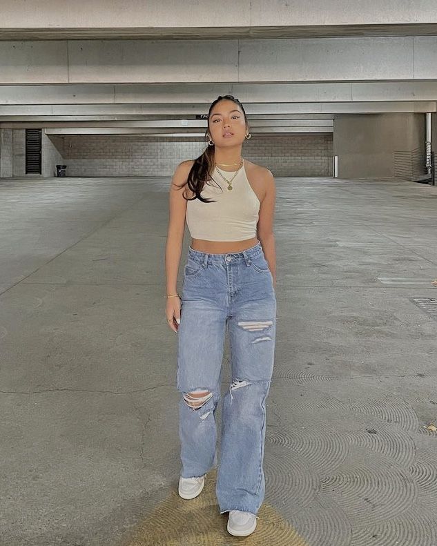 jeorella gatchalian outfits. halter top. ripped jeans. Halter Top Outfit Jeans, Halter Outfit, Halter Tops Outfit, Wednesday Outfit, Ripped Jeans Outfit, Top Jeans, Korean Fashion Women, Raw Hem Jeans, Jean Top