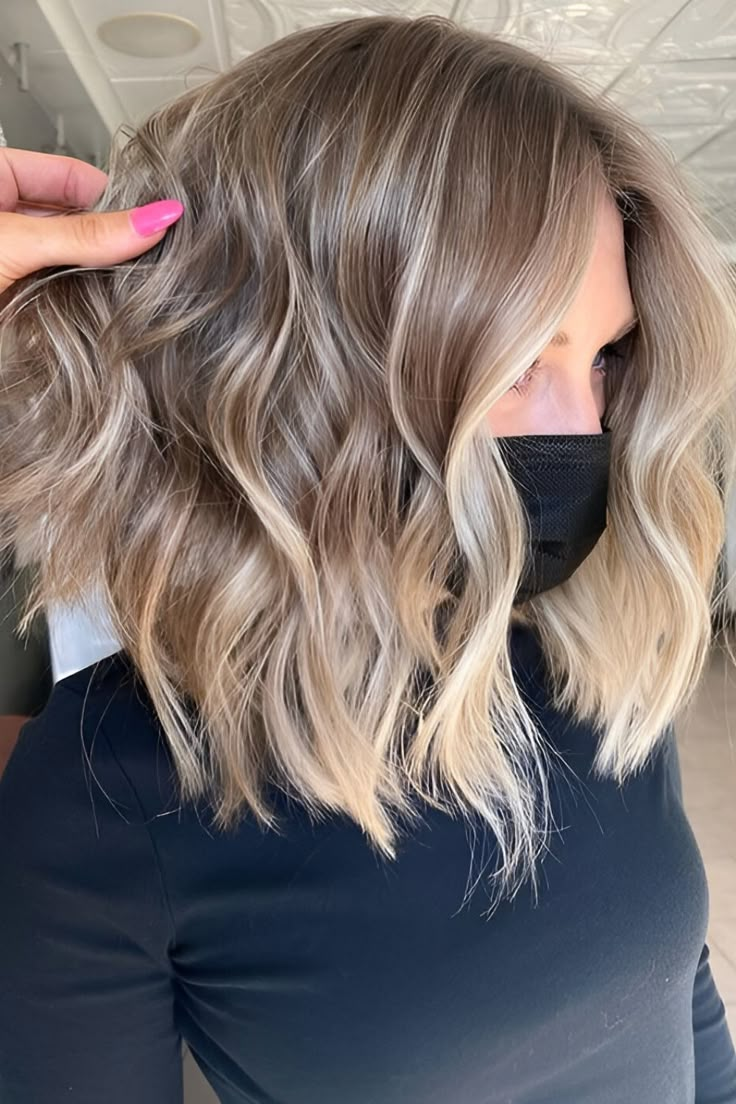 Want to camp up your short hair? These balayage looks might be your best answer! You might not have much length to play around with bobs and pixies, but it doesn’t mean you have to keep a boring hairstyle. Balayage is a fantastic technique to add depth and dimension to your hair, making it more eye-catching, bold, and alluring. Short Hair And Balayage, Medium Length Balayage Hair Blonde, Balayage For Short Hair Blonde, Shoulder Length Piecey Hair, Root Melt Blonde Balayage Short, Blonde Face Framing Balayage, Bob And Balayage, Balayage Hair On Shoulder Length Hair, Balayage Short Blonde Hair