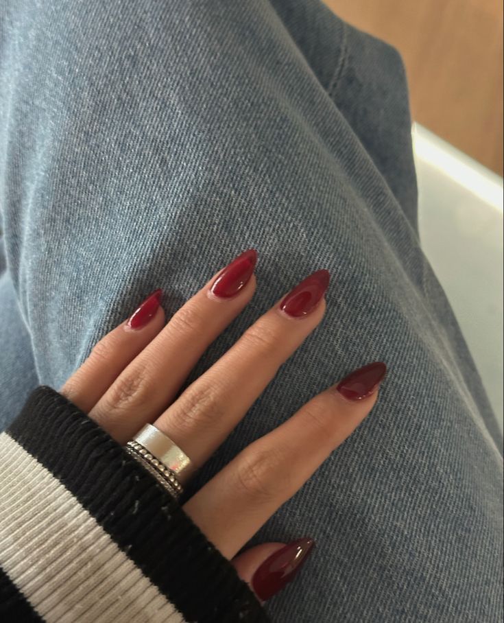 Nail Aesthetic, Unghie Sfumate, Kutek Disney, Dark Red Nails, Nagel Tips, Her Nails, Makijaż Smokey Eye, Red Nail, Minimalist Nails