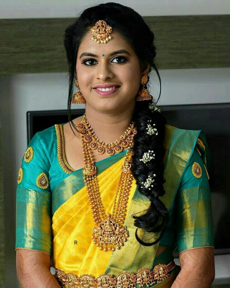 Hair Style Bride, Yellow Wedding Saree, Saree Colours, Reception Makeup, Peace Lilies, Bridal Hairstyle Indian Wedding, Saree Hairstyles, Saree Ideas, Blouses Designs