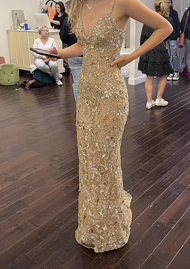 Prom Dresses 2022 Gold, Sparkle Gold Prom Dress, Gipper Prom Dresses, Prom Dresses Gold And White, Gold Prom Dresses Aesthetic, Gold Debs Dresses, Gold Prom Dress 2023, Sr Prom Dresses, Golden Prom Dress Formal