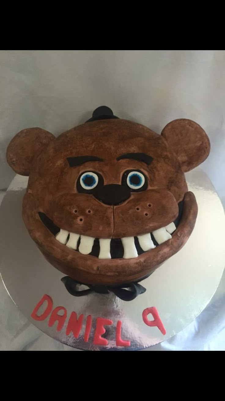 there is a cake that has been made to look like a teddy bear with big teeth