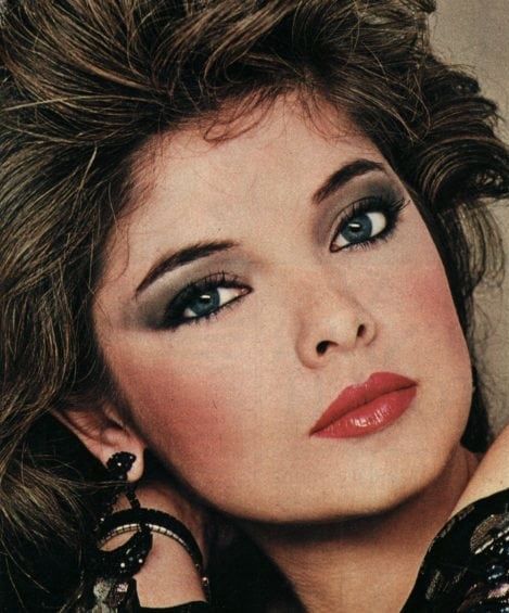 80s Eye Makeup Authentic, 80s Office Makeup, 80s Smokey Eye Makeup, 80s Movie Makeup, 80s Casual Makeup, 80s Beauty Aesthetic, Early 80s Makeup, 80s Makeup Grunge, Late 80s Makeup