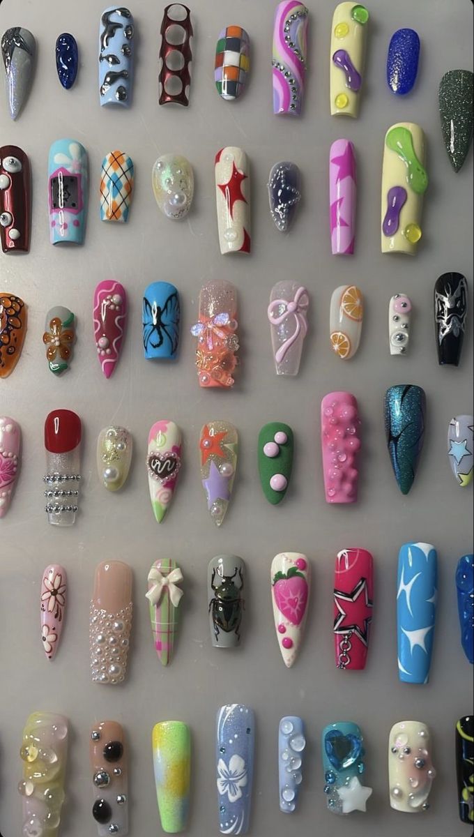 Gummy Worm Nails, Funky Nail Designs Fun, Oldies Nails, 90s Nail Art, Crazy Acrylic Nails, Crazy Nail Art Designs, Artist Nails, Photo Station, Nail Design Glitter