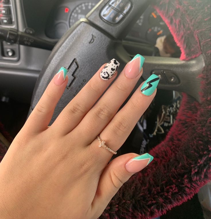 Western Cowprint Nails, Cute Western Nails Short, Western Acrylic Nails Ideas, Mail Designs Simple, Coffin Western Nails, Cute Country Nails Short, Western Nails Coffin, Fair Nail Ideas, Oval Western Nails