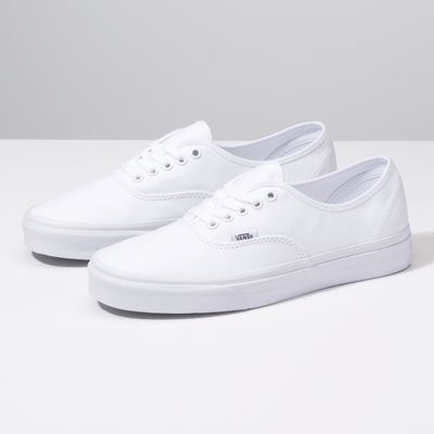 Cleaning White Vans, White Vans Shoes, Leather Vans, Vans Original, Vans Store, Tokyo Street Fashion, Spring Sneakers, Sneakers Looks, White Vans