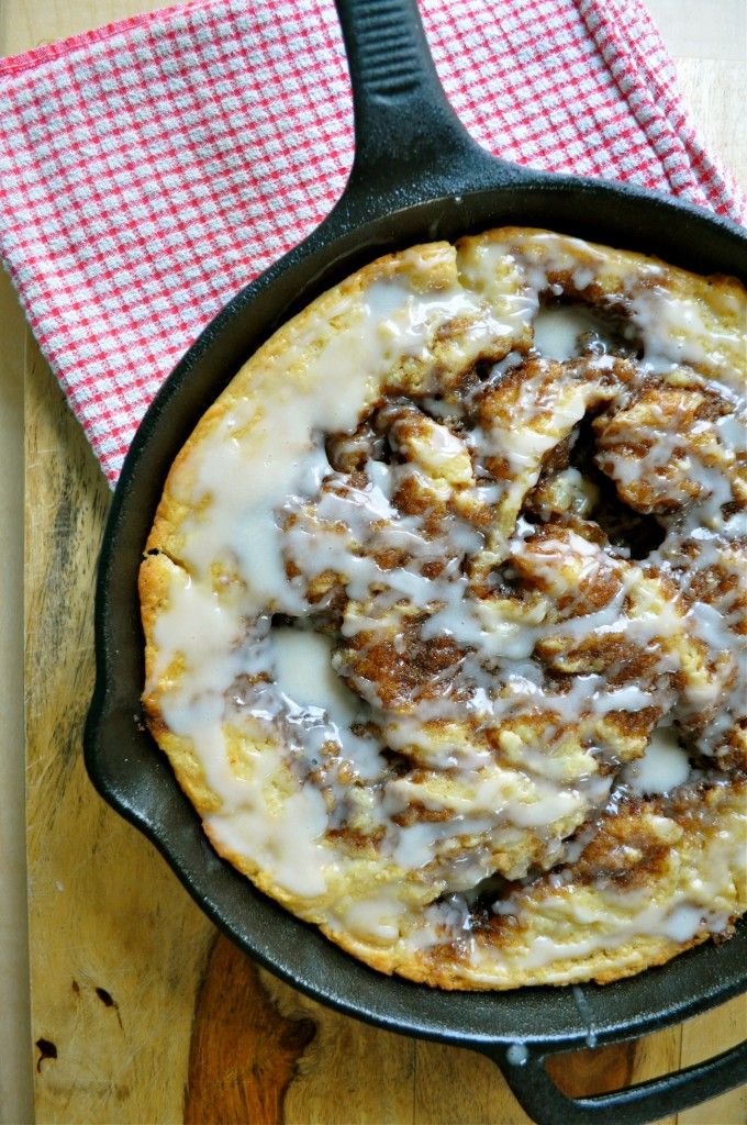 a cinnamon roll in a cast iron skillet