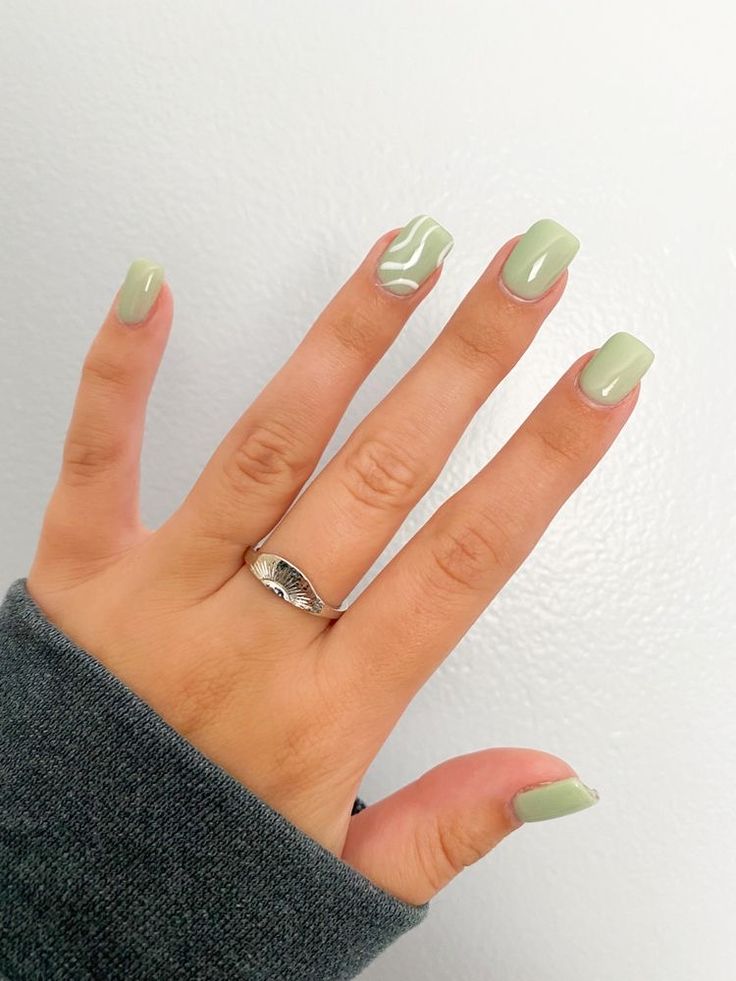 Spring Trendy Nails Green, Sage Green Nail Inspo Square, Minimalist Nails Sage Green, Cute Short Acrylic Nails Sage Green, Mint Green Wedding Nails, Cute Nails Acrylic Sage Green, Short Sage Green Nails Design, Easy Sage Green Nails, Pastel Green Nails Square