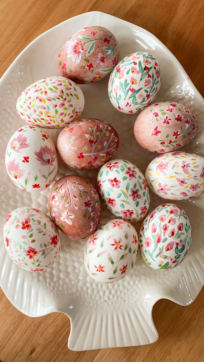 there are many decorated eggs on the plate