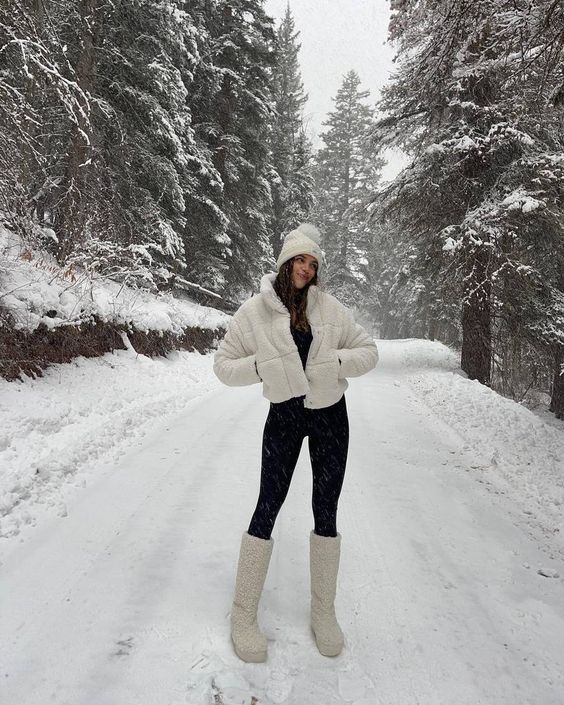 Snow Outfits For Women, Winter Vacation Outfits, Snow Outfits, Fashion 60s, Winter Outfits Snow, Colorado Outfits, Winter Travel Outfit, Winter Ootd, Japan Outfit