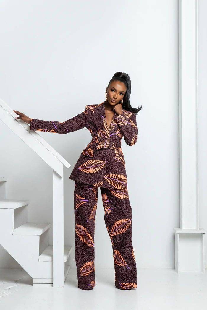 Here's a stylish African suit and wide leg pants made of 💯 African wax, suitable for work, meetings, weddings, birthdays and lots more events. There's zipper at the side of the pants and two side pockets. *Please include Your height to aid Us in predicting the suitable length for the pants 👖* LAUNDRY GUIDE -wash with a mild soap -do not bleach -do not machine wash Customisations are welcome to all outfits... Feel free to start an Etsy conversation for further enquiry...kind regards Ankara Two Piece, Mode Coachella, Ankara Suit, Ankara Pants, Ankara Jackets, African Weddings, African Suit, African Inspired Clothing, Afrikaanse Mode