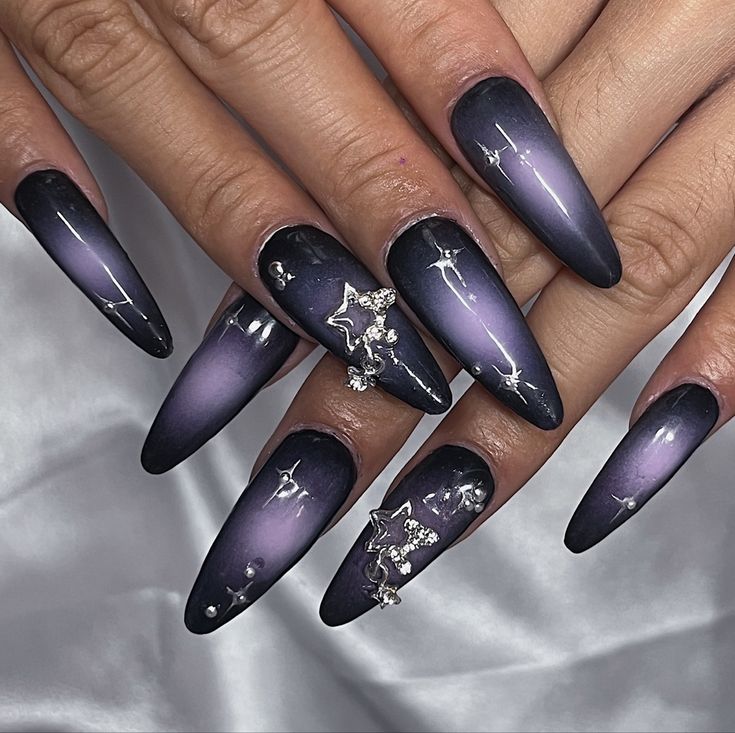 Aura Nails With Design, Purple Nails Witchy, Purple Gothic Nails, Black And Lavender Nails, Nail Inspo Purple, Alt Nails Designs, Purple Witchy Nails, Purple And Black Nails, Black And Purple Witchy Nails