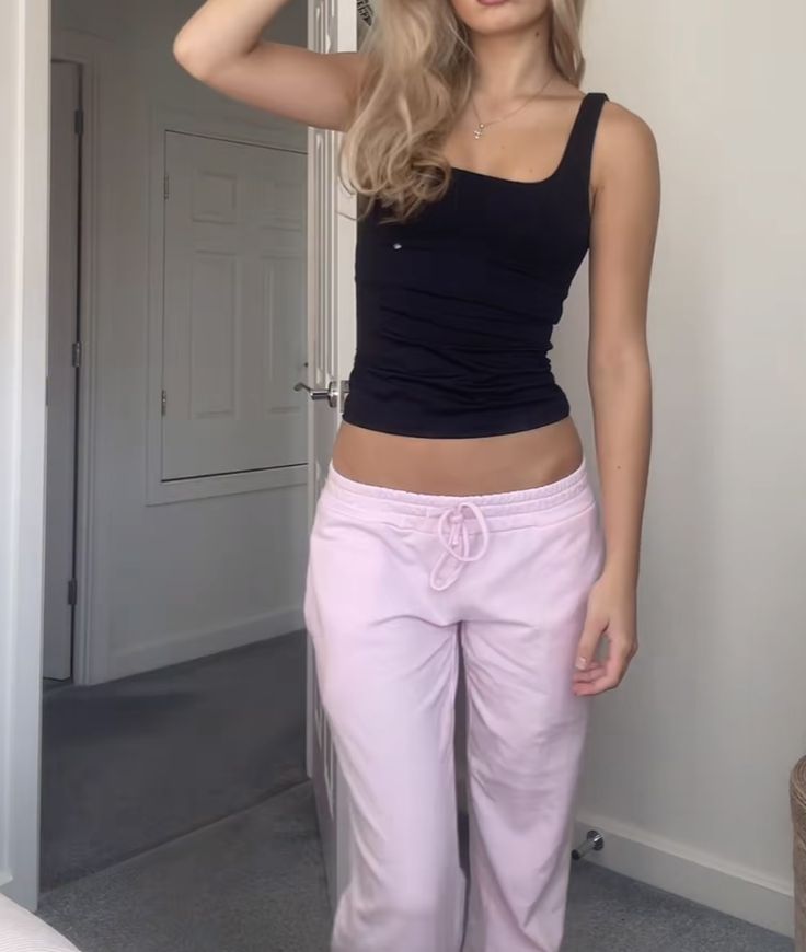 Pink Sweat Pants Outfits, Rosa Sweatpants Outfit, Summer Outfits Long Pants, High Waisted Sweatpants, Bottom Workout, Lazy Day Outfits, Drawstring Jogger, Stockholm Fashion, Summer Outfit Inspiration