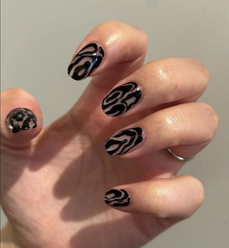 Classy Black Nails Short, Cool Black Nails, Fall Black Nails, Elegant Black Nails, Geometric Nail Art Designs, Rock Nail Art, Rocker Nails, Black Nail Art Designs, Rock Nails