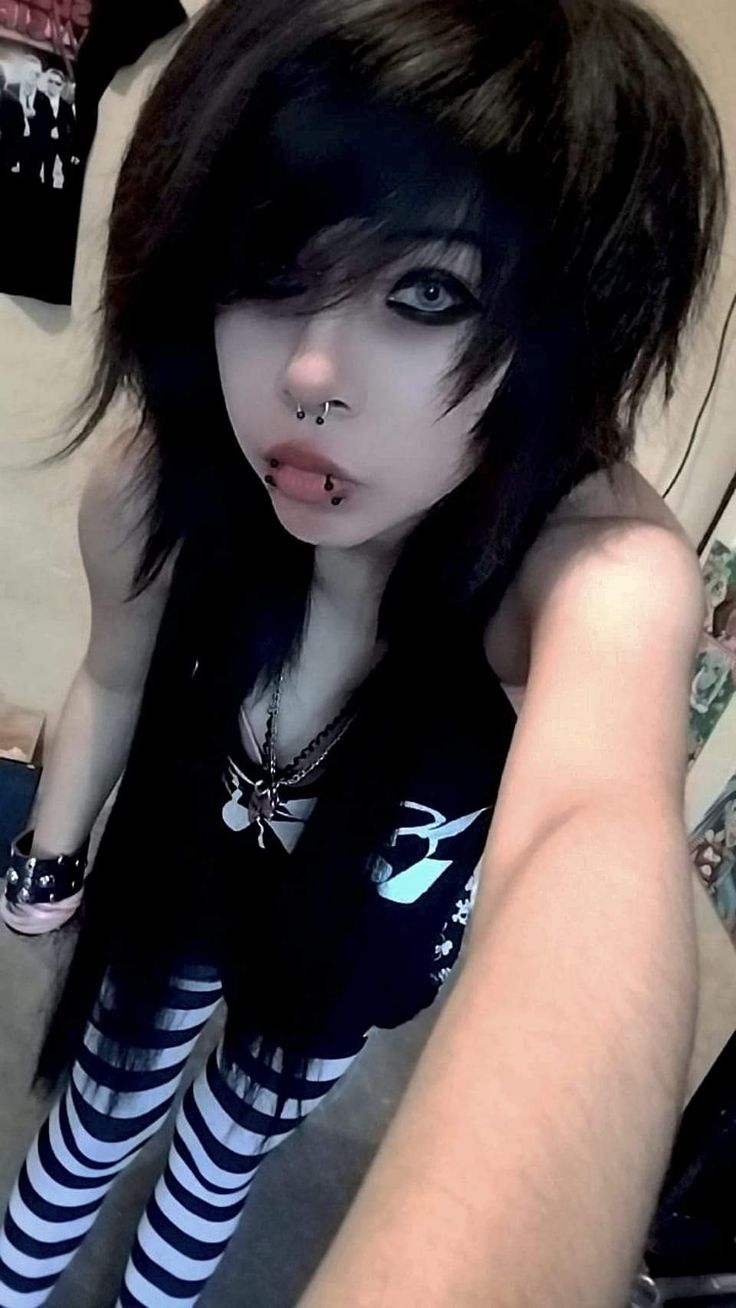 Emo Haircut 2000s, Emo Scene Makeup 2000s, Real Emo Makeup, Scene Kid Haircut, 2000 Emo Hair, Emo Make Up 2000, 2000s Emo Haircut, 2000 Emo Makeup, Emo Looks Makeup