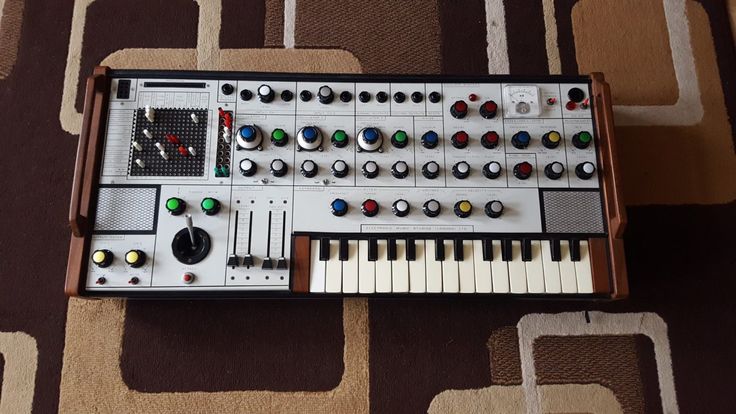 an electronic keyboard sitting on top of a carpet