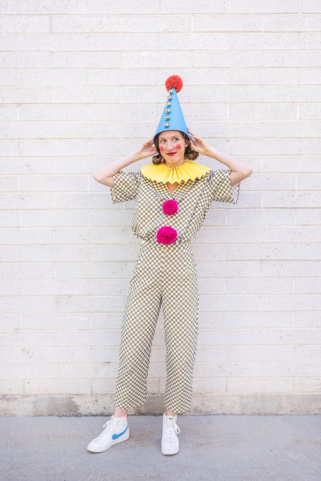 New Years Halloween Costume, Modern Clown Costume, Modern Clown Outfit, Diy Vintage Clown Costume, Vintage Clown Costume Diy, Clown Family Costume, Diy Clown Costume Kids, Retro Clown Costume, Carnival Costumes Ideas Women Outfit