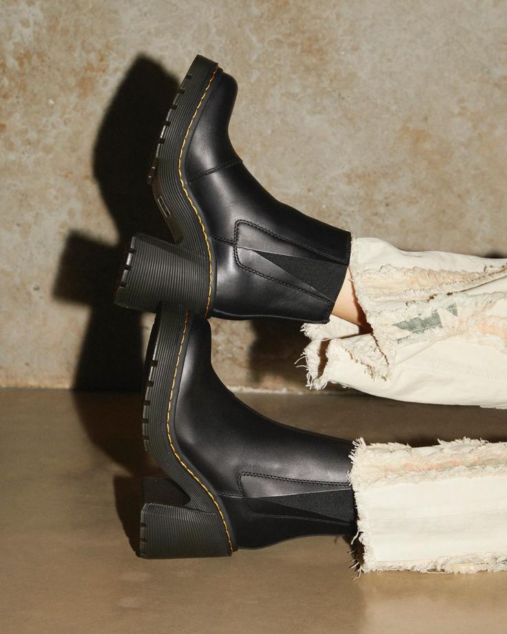 Dr Martens Shoe, Fall Boot Trend, Doc Martens Outfits, Heel Chelsea Boots, Chelsea Boots Heel, Black Dr Martens, Platform Chelsea Boots, Heeled Chelsea Boots, Cute Goth