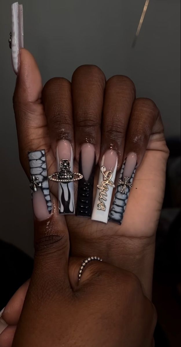 Scorpio Baddie Nails, Sagittarius Birthday Nail Ideas, Birthday Pisces Nails, Aquarius Inspired Nails, Libra Acrylic Nail Designs, Taurus Nails Designs Acrylic Birthday, Birthday Nails Square Long, Black And Silver Birthday Nails, Leo Zodiac Nail Designs