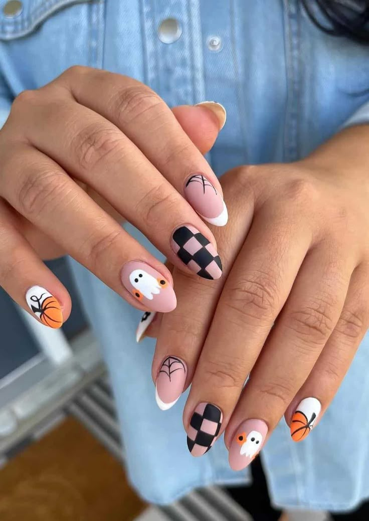 Checkerboard Halloween Nails, Halloween Easy Nails Ideas, Ghost And Checkered Nails, Matte Checkered Nails, Nail Design Ideas Halloween, Nail Inspired Halloween, Halloween Designs For Nails, Nails With Ghosts On Them, Ghost Fall Nails