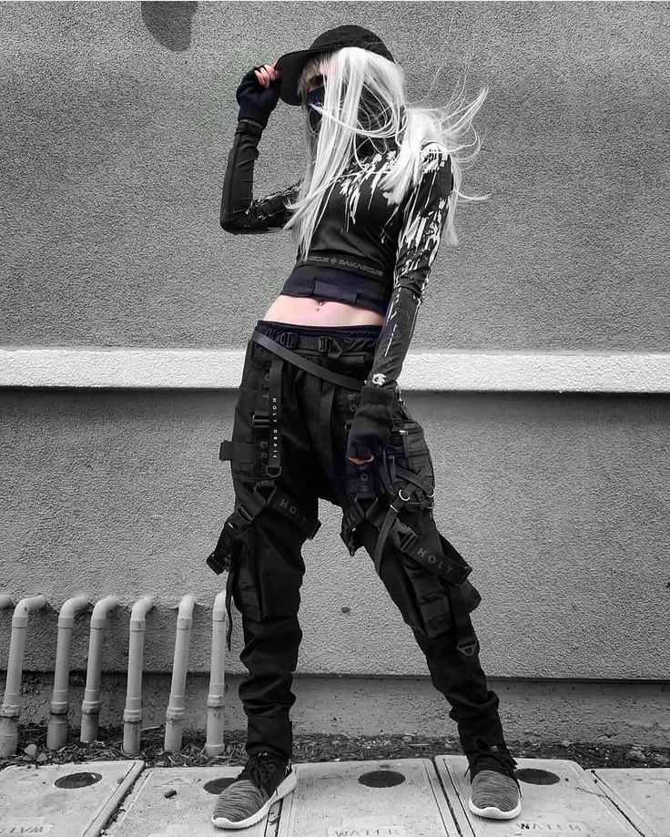 GREAT HI TECH WEAR GEAR "from @damascusapparel and @holygrail_officiall  #tech #techwear #tacticalwear #cyber #cyberpunk #fashion… Techwear Girl Outfit, Techwear Girl, Cyberpunk Outfit, Techwear Outfits, Techwear Fashion, Cyberpunk Fashion, Punk Outfits, Tech Fashion, Dark Wear