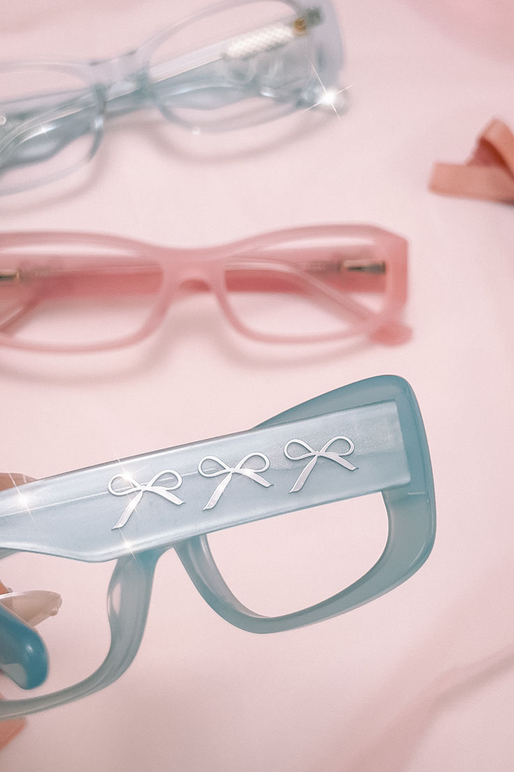 Little bow design on glasses, shop now and give your look an effortless upgrade! Glasses Collection, Y2k Cute, Cute Glasses, Fashion Eye Glasses, Girly Accessories, Glasses Shop, Bow Design, Funky Art, Eye Glasses