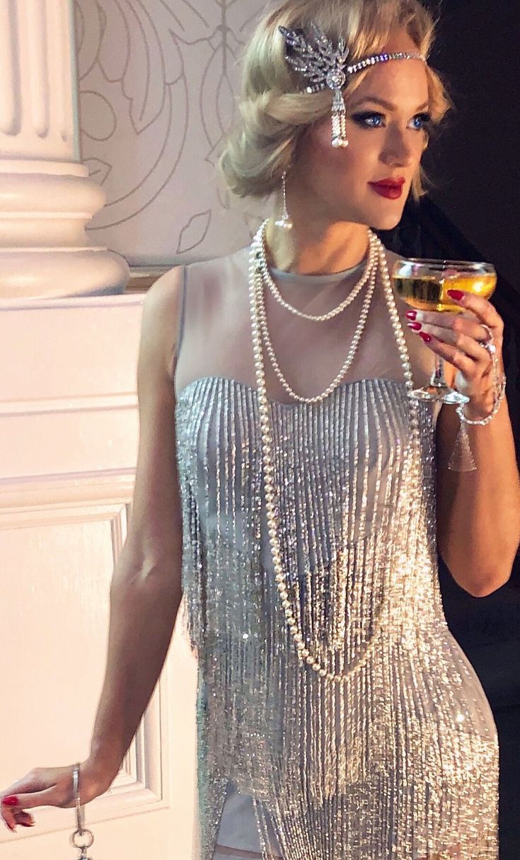 Gatsby Dress Ideas, 20s Outfit Gatsby, Modern Gatsby Outfit Women, Great Gatsby Outfits For Women, Cabaret Outfit Ideas, 1920s Pearls, Gatsby Outfit Women, Great Gatsby Party Outfit Women, Cabaret Outfit