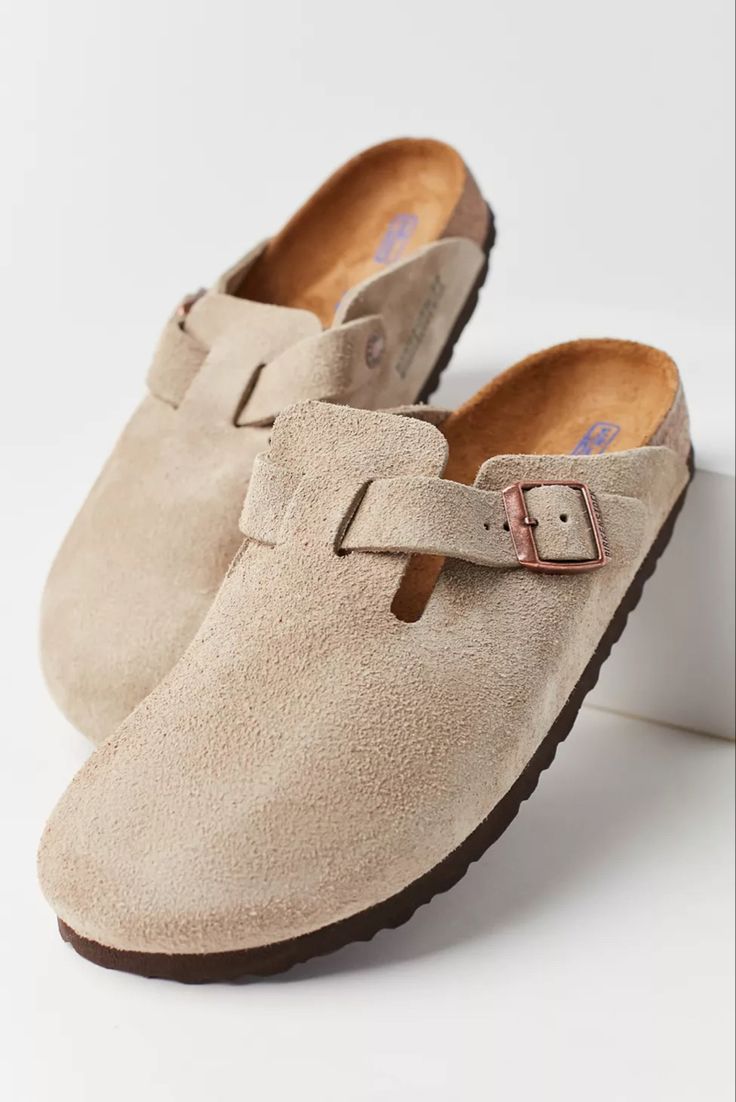 Boston Birkenstock, Birkenstock Boston Soft Footbed, Boston Soft Footbed, Taupe Sandals, Linen Pants Outfit, Boston Clogs, Birkenstock Style, Suede Clogs, Birkenstock Boston