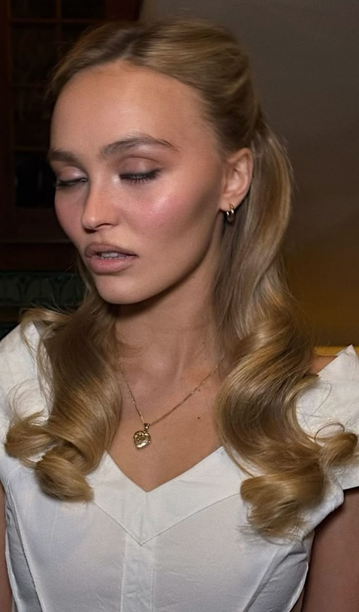 Hair Pinned Back, Lily Depp, Lily Rose Depp Style, Her Movie, Rose Depp, Formal Makeup, Love Lily, Lily Rose Depp, Lily Rose