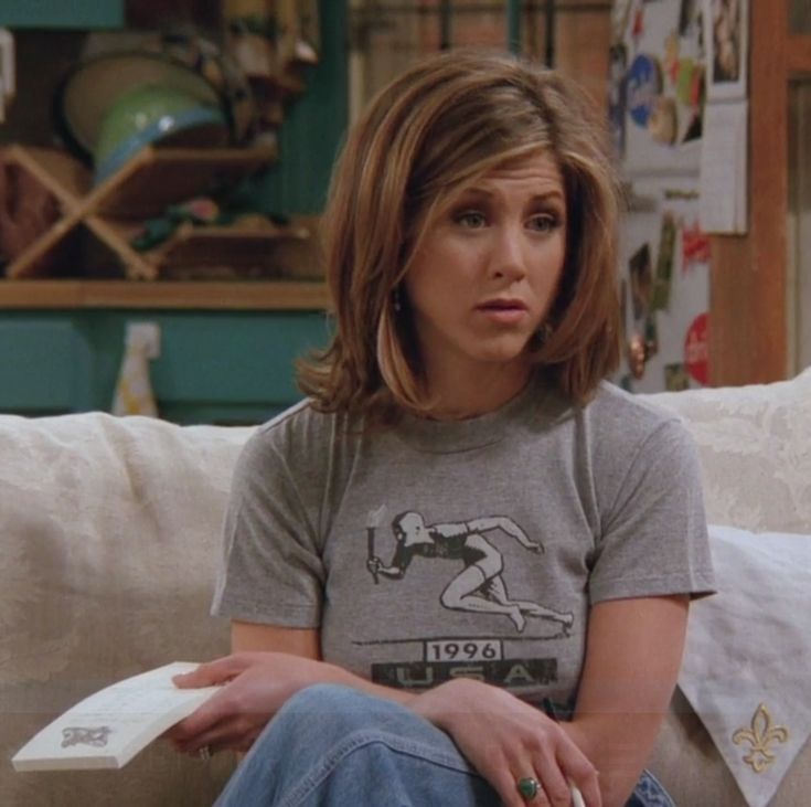 Rachel Green Hair, Rachel Haircut, Rachel Hair, 1996 Olympics, 90s Haircuts, Friends Outfit, Jennifer Aniston Hair, Jenifer Aniston, Shirt Hair